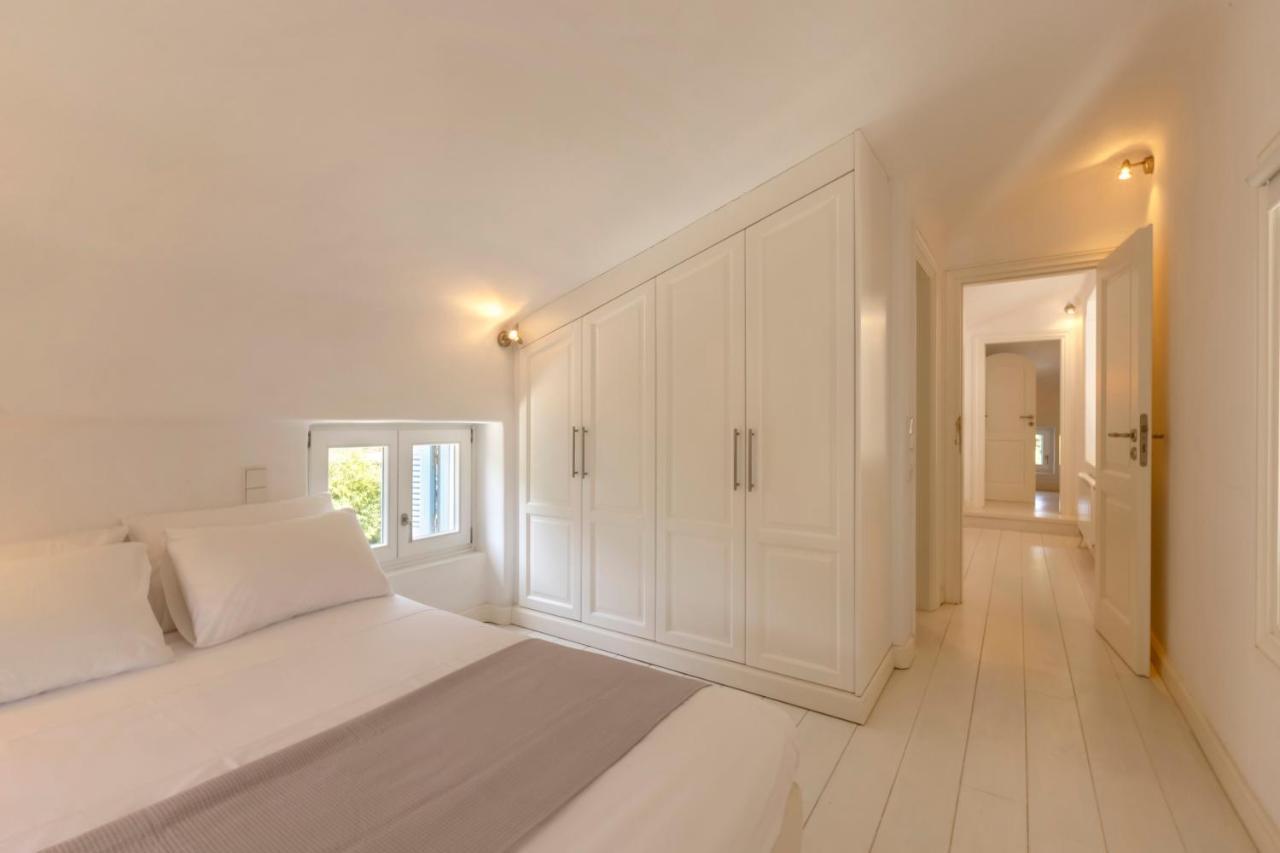 Luxury Villa By The Beach Steniaí Екстериор снимка